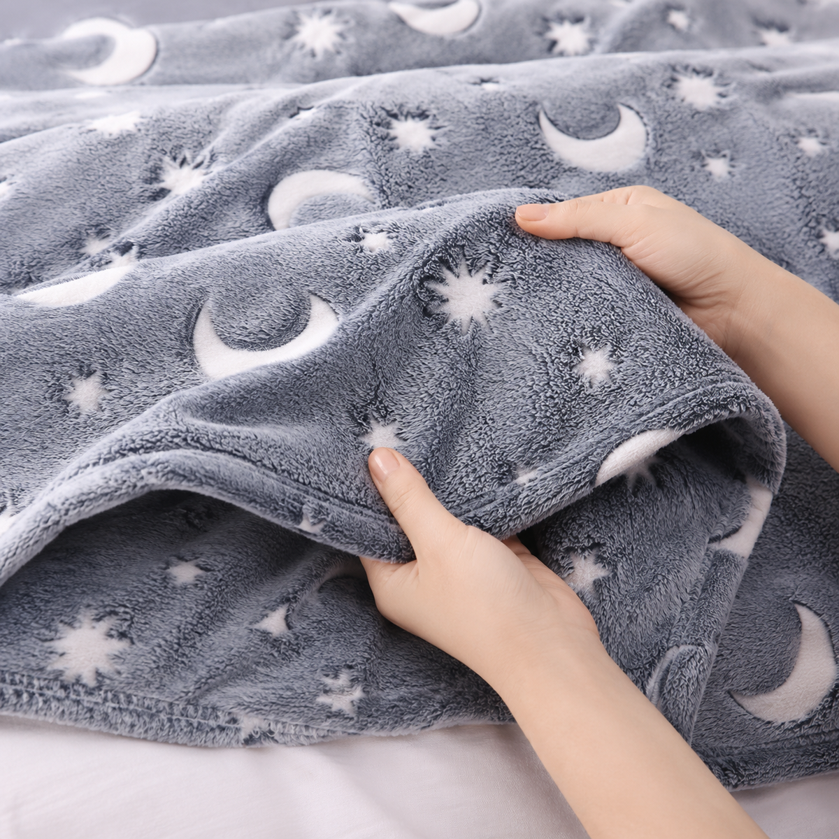LUNAGLOW BLANKET – MANTA LUMINOSA DE LUNAS Y ESTRELLAS